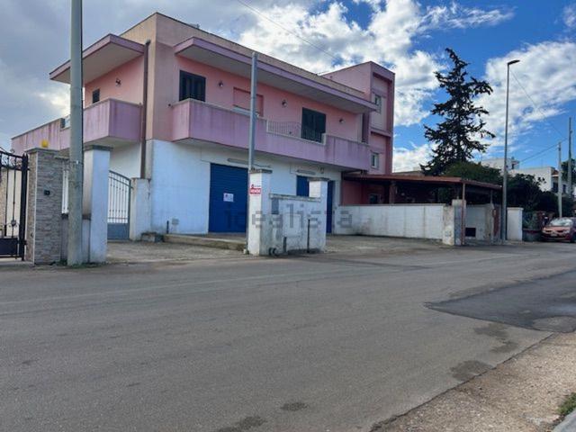 Locale Commerciale in vendita a Casarano, Lecce