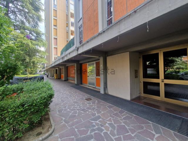 Locale Commerciale in vendita a Savena, Bologna