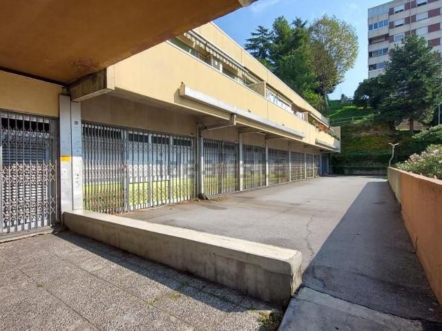 Locale Commerciale in vendita a Val Polcevera, Serra Riccò