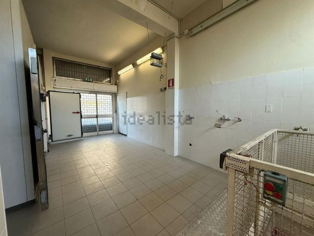 Locale Commerciale in vendita a Altopiano di Seveso, Seveso