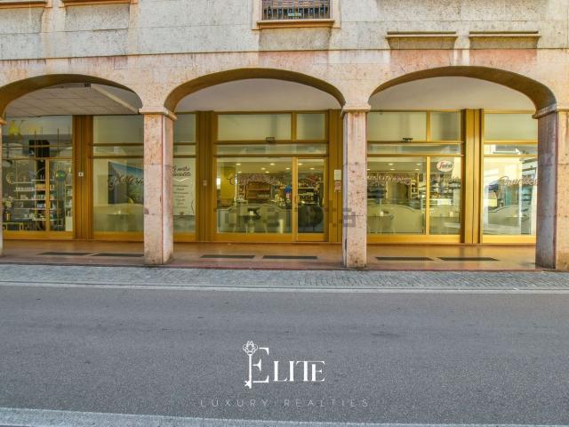 Locale Commerciale in vendita a Oltresempione, Legnano