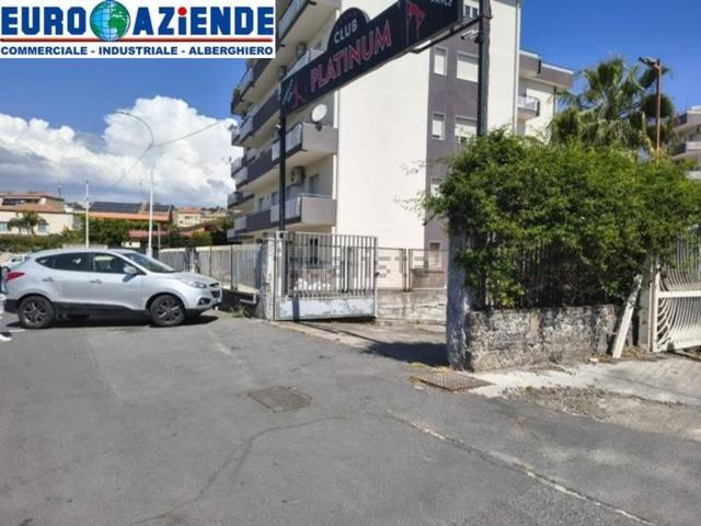 Locale Commerciale in vendita a Picanello-Ognina-Barriera-Canalicchio, Catania