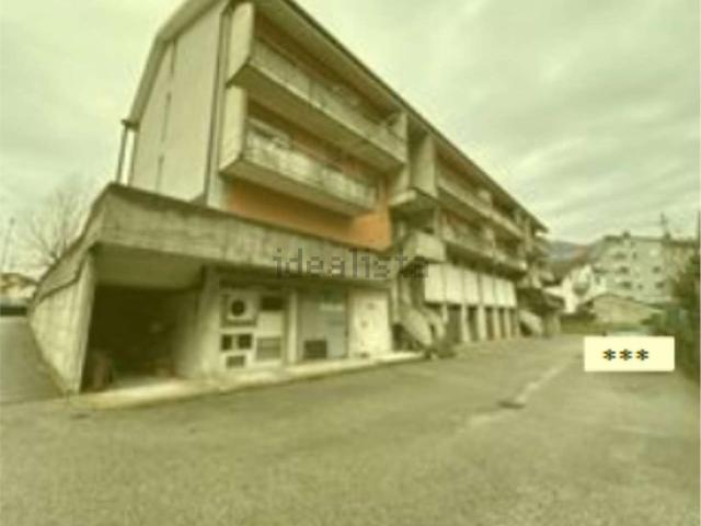 Locale Commerciale in vendita a Casanova, Tolmezzo