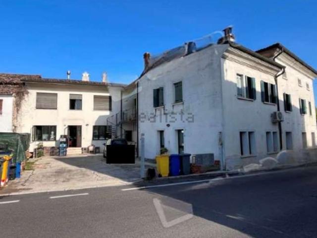 Locale Commerciale in vendita a Crocetta Del Montello, Veneto