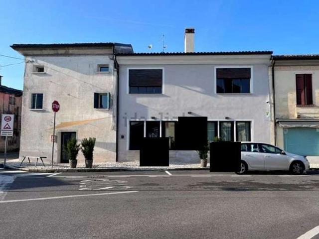 Locale Commerciale in vendita a Ciano del Montello, Crocetta del Montello