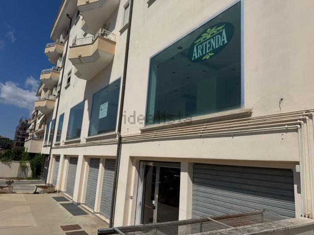 Locale Commerciale in vendita a Calabria, Vibo Valentia