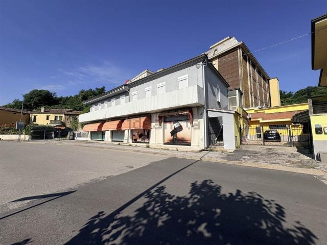 Locale Commerciale in vendita a Sossano, Veneto