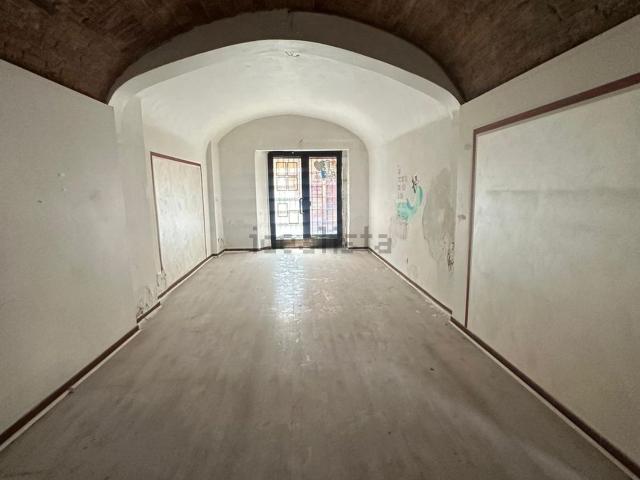 Locale Commerciale in vendita a Piemonte, Alessandria