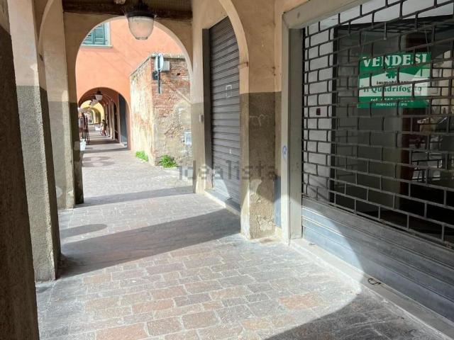 Locale Commerciale in vendita a Cascina, Toscana