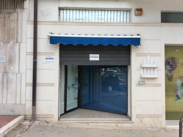 Locale Commerciale in vendita a Ortona, Abruzzo