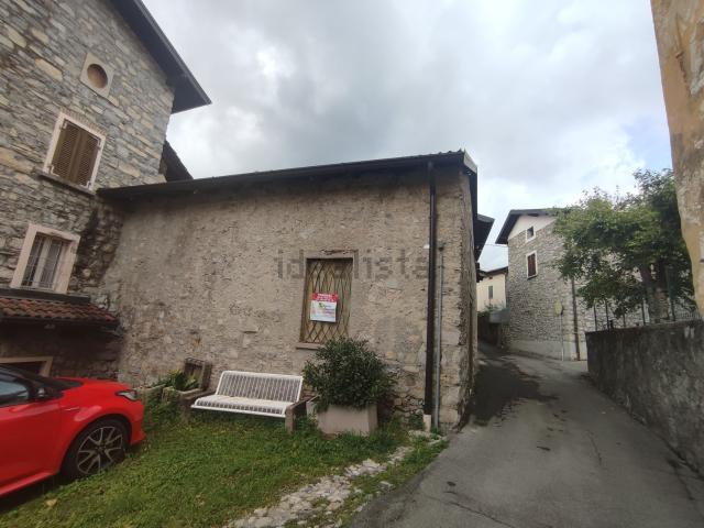 Locale Commerciale in vendita a Alta Valle Intelvi, Lanzo D'intelvi