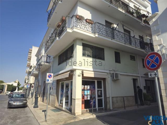 Locale Commerciale in vendita a Puglia, Bari