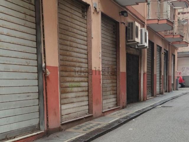 Locale Commerciale in vendita a Salerno, Campania
