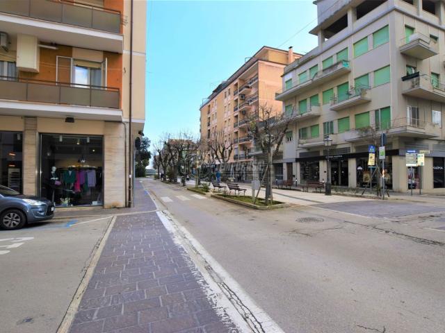 Capannone in vendita a Marche, Fermo