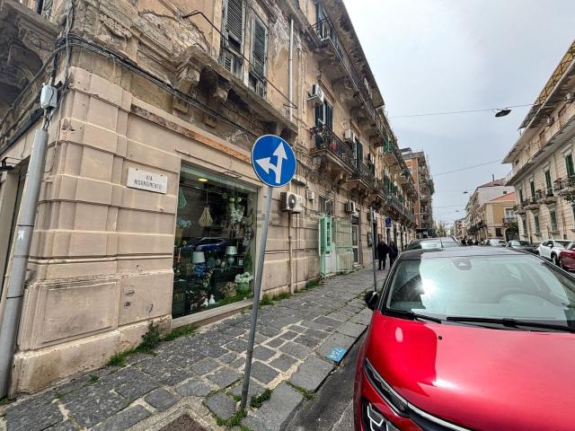 Locale Commerciale in vendita a IV Circoscrizione, Messina