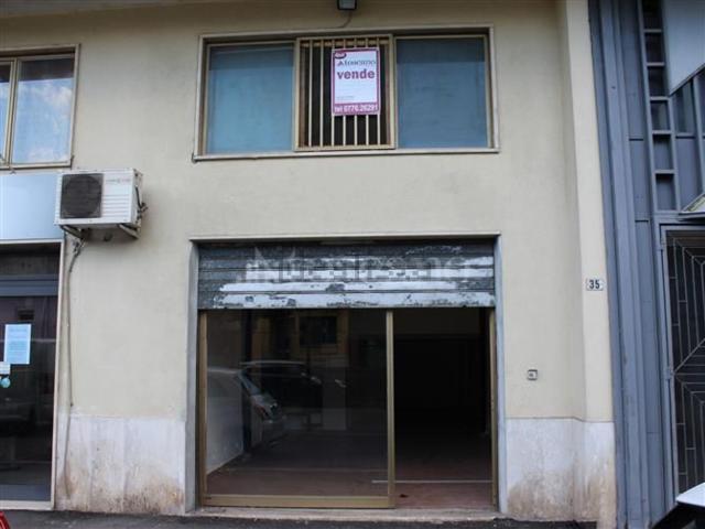 Locale Commerciale in vendita a San Silvestro, Cassino