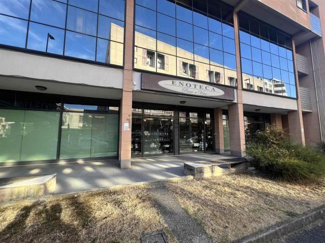 Locale Commerciale in vendita a Marche, Pesaro E Urbino