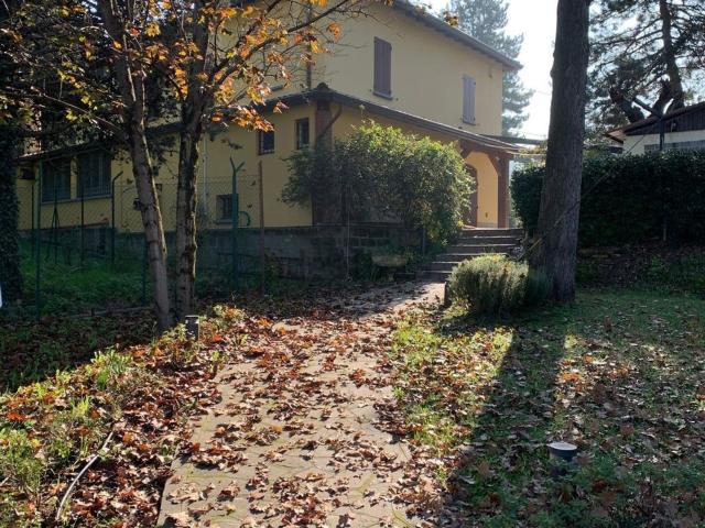 Locale Commerciale in vendita a San Lazzaro, Reggio Emilia