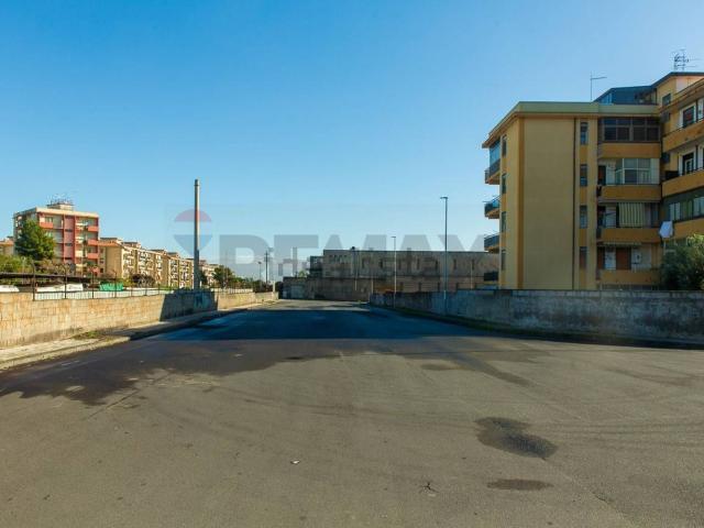 Locale Commerciale in vendita a Monte Po-Nesima-San Leone-Rapisardi, Catania