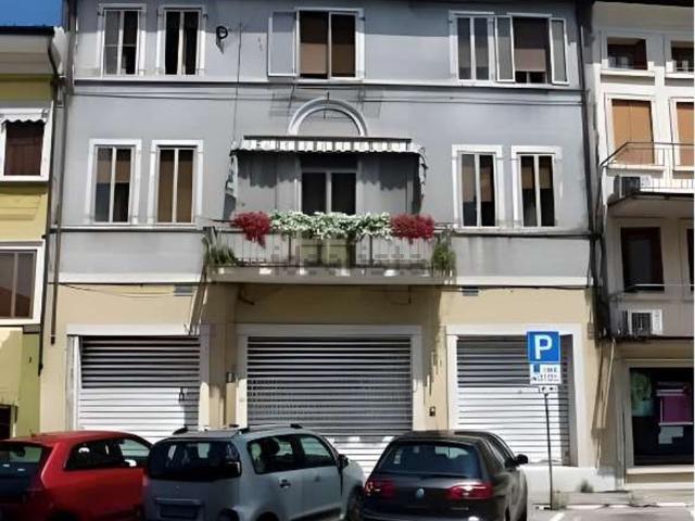 Locale Commerciale in vendita a Legnago, Veneto