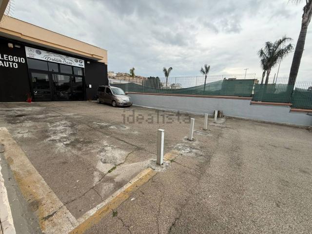 Locale Commerciale in vendita a Puglia, Taranto