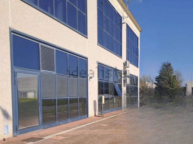 Locale Commerciale in vendita a Crocetta, Badia Polesine