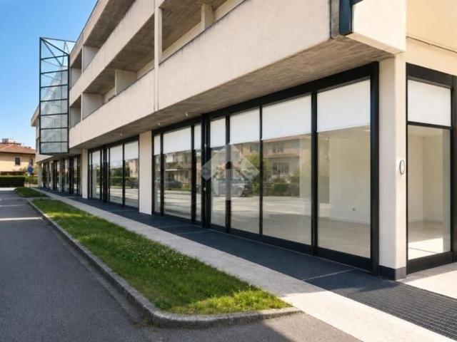 Locale Commerciale in vendita a Bussolengo, Veneto