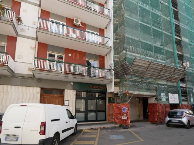 Locale Commerciale in vendita a Centro, Barletta