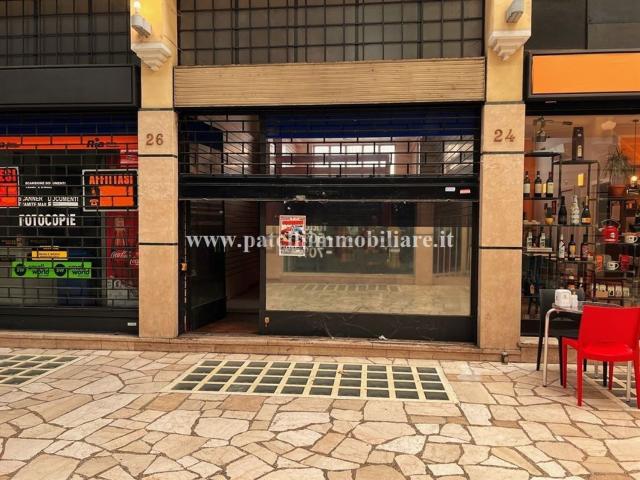 Locale Commerciale in vendita a Borgo Palazzo, Bergamo