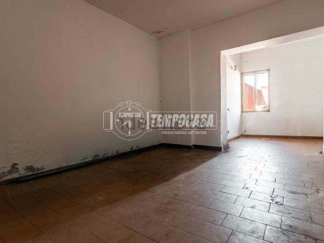 Locale Commerciale in vendita a Prospiano, Gorla Minore