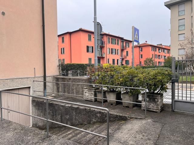 Locale Commerciale in vendita a Carnovali, Bergamo