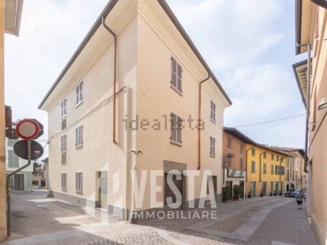Locale Commerciale in vendita a Novate Brianza, Merate