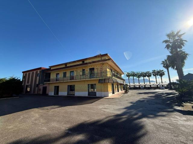Locale Commerciale in vendita a Eboli, Campania