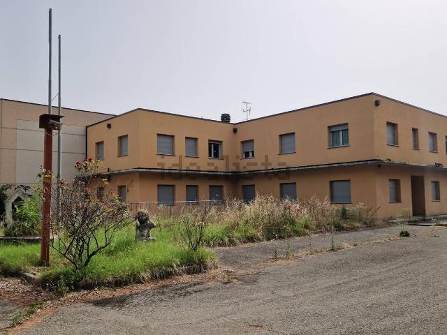 Locale Commerciale in vendita a Unione dei comuni Valli del Reno, Lavino e Samoggia, Pragatto