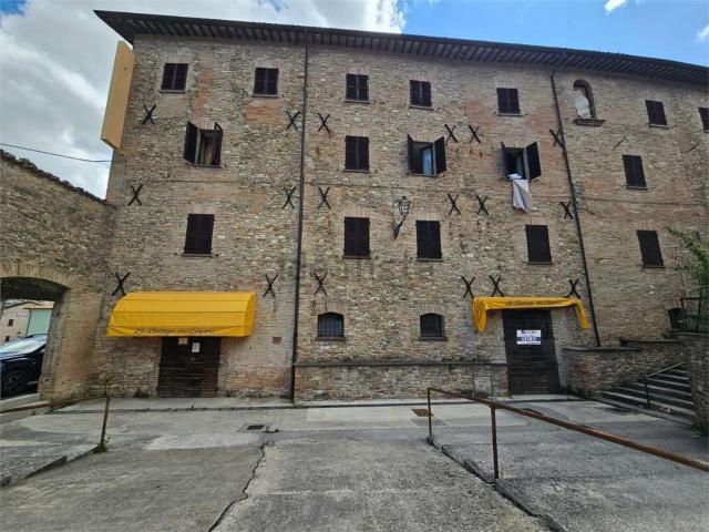 Locale Commerciale in vendita a Marche, Pesaro E Urbino