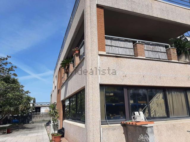 Locale Commerciale in vendita a Piccarello, Latina