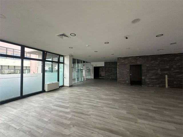 Locale Commerciale in vendita a Unione dei comuni del Distretto Ceramico, Sassuolo