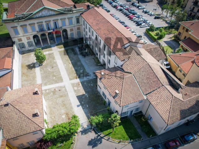 Locale Commerciale in vendita a Vanzago, Lombardia