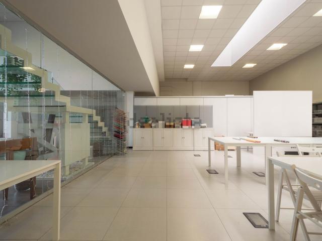 Locale Commerciale in vendita a Sud, Brenzone