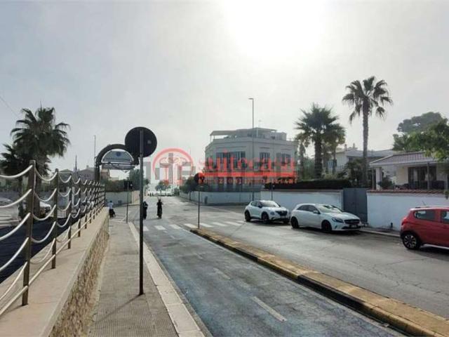 Locale Commerciale in vendita a Puglia, Barletta-andria-trani