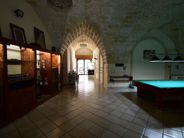 Locale Commerciale in vendita a Puglia, Lecce