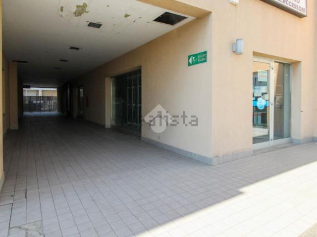 Locale Commerciale in vendita a Fornaci, Chiari