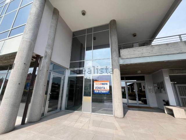 Locale Commerciale in vendita a Vicina, Desenzano Del Garda