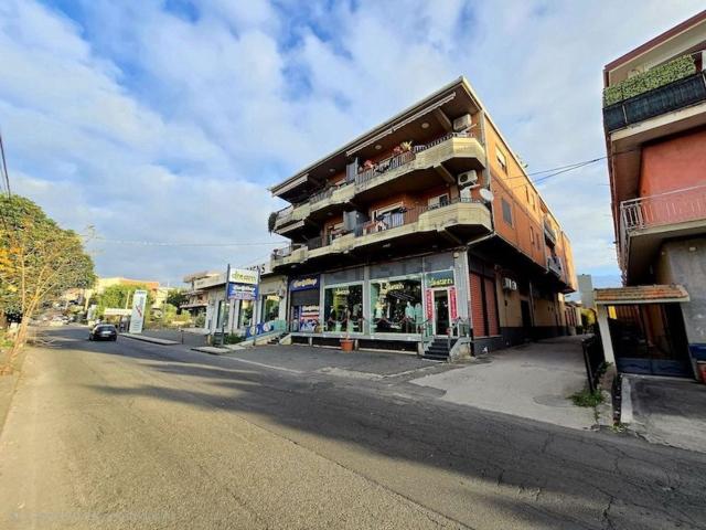Locale Commerciale in vendita a Adrano, Sicilia