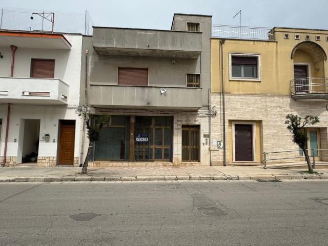 Locale Commerciale in vendita a Puglia, Brindisi