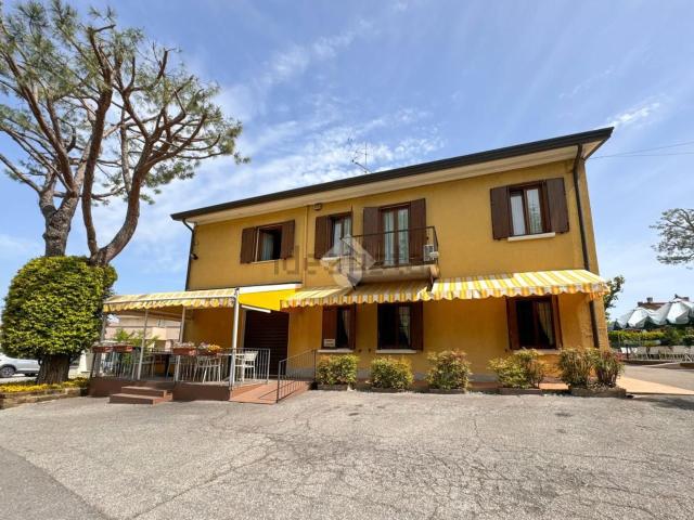 Locale Commerciale in vendita a Desenzano Del Garda, Lombardia