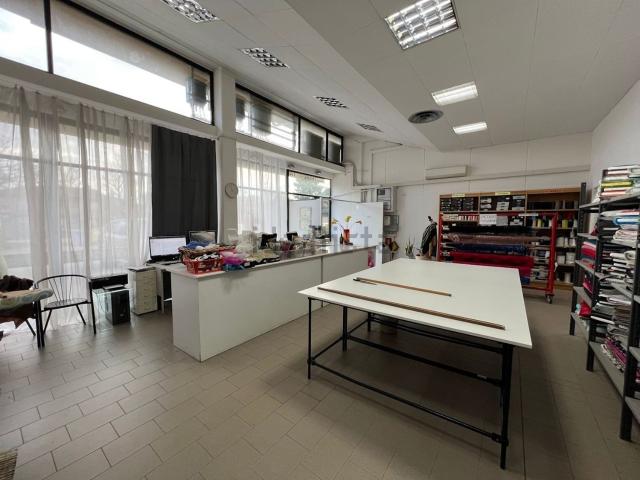 Locale Commerciale in vendita a Torraccia, Marche