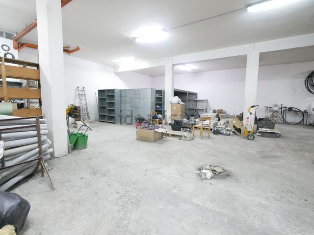 Locale Commerciale in vendita a Ragusa, Sicilia