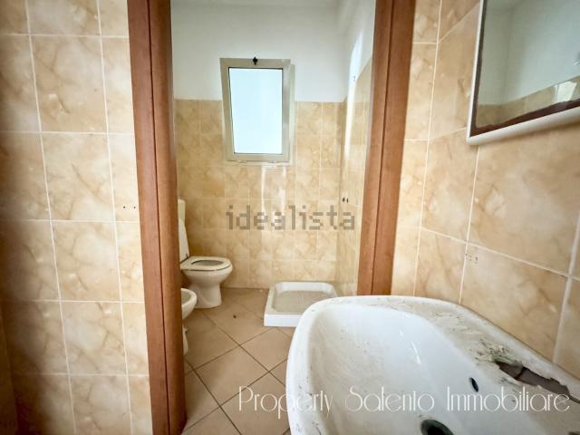 Locale Commerciale in vendita a Puglia, Lecce