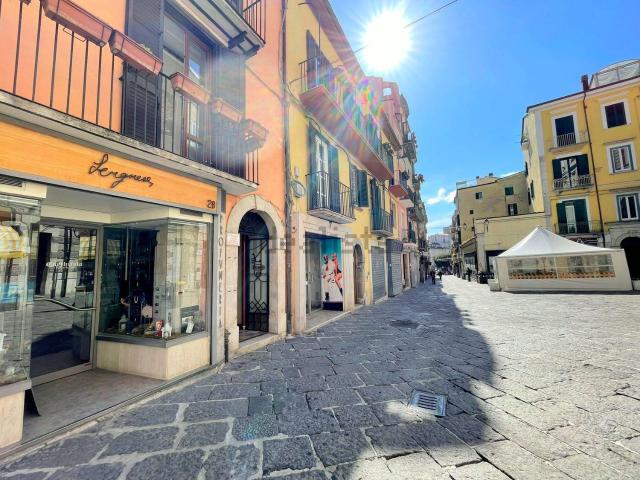 Locale Commerciale in vendita a Campobasso, Molise